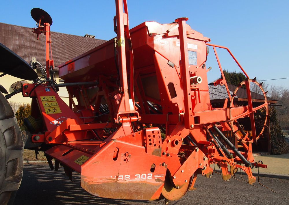 Agregat uprawowo-siewny Kuhn Kuhn HRB302D I INTEGRA 3000 2002 Brona wirowa + siewnik KUHN agregat uprawowo-siewny 3m - Комбинирана сеялка: снимка 1 Agregat uprawowo-siewny Kuhn Kuhn HRB302D I INTEGRA 3000 2002 Brona wirowa + siewnik KUHN agregat uprawowo-siewny 3m - Комбинирана сеялка: снимка 1