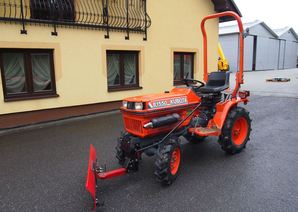 Ciągnik Kubota B1550 1994 traktorek KUBOTA 4x4 19KM - Трактор: снимка 2 Ciągnik Kubota B1550 1994 traktorek KUBOTA 4x4 19KM - Трактор: снимка 2