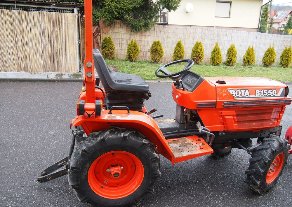 Ciągnik Kubota B1550 1994 traktorek KUBOTA 4x4 19KM - Трактор: снимка 3 Ciągnik Kubota B1550 1994 traktorek KUBOTA 4x4 19KM - Трактор: снимка 3