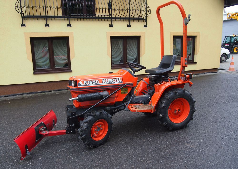 Ciągnik Kubota B1550 1994 traktorek KUBOTA 4x4 19KM - Трактор: снимка 4 Ciągnik Kubota B1550 1994 traktorek KUBOTA 4x4 19KM - Трактор: снимка 4