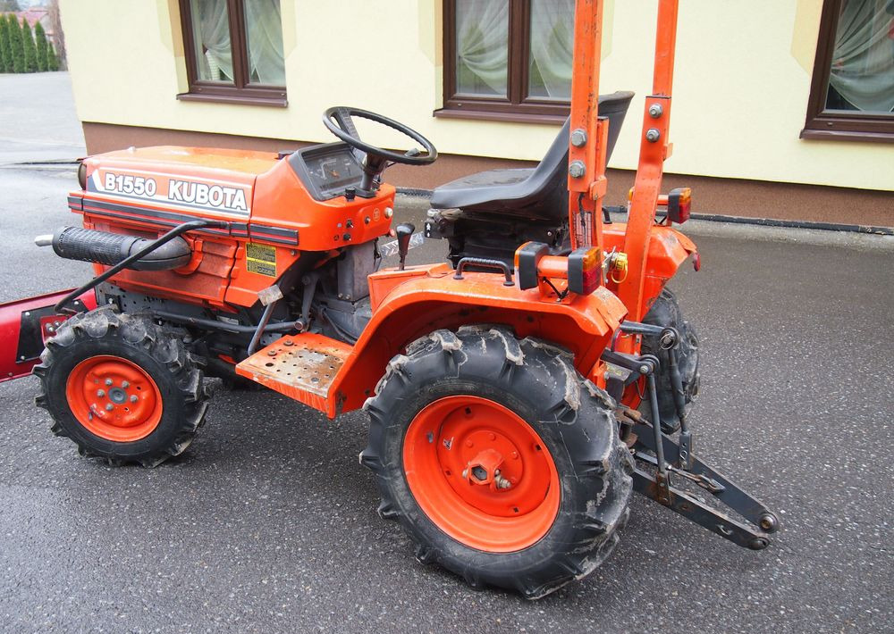 Ciągnik Kubota B1550 1994 traktorek KUBOTA 4x4 19KM - Трактор: снимка 5 Ciągnik Kubota B1550 1994 traktorek KUBOTA 4x4 19KM - Трактор: снимка 5