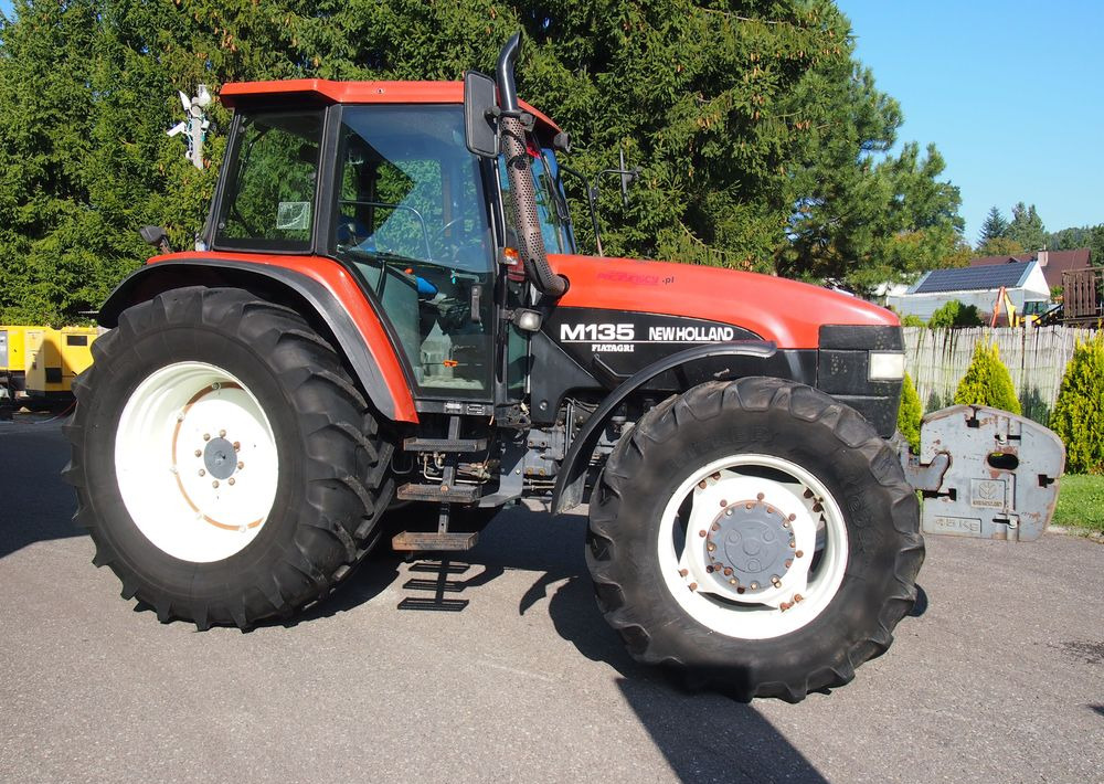 Ciągnik New Holland NH M 135 1998 NEW HOLLAND TM M135 - Трактор: снимка 3 Ciągnik New Holland NH M 135 1998 NEW HOLLAND TM M135 - Трактор: снимка 3