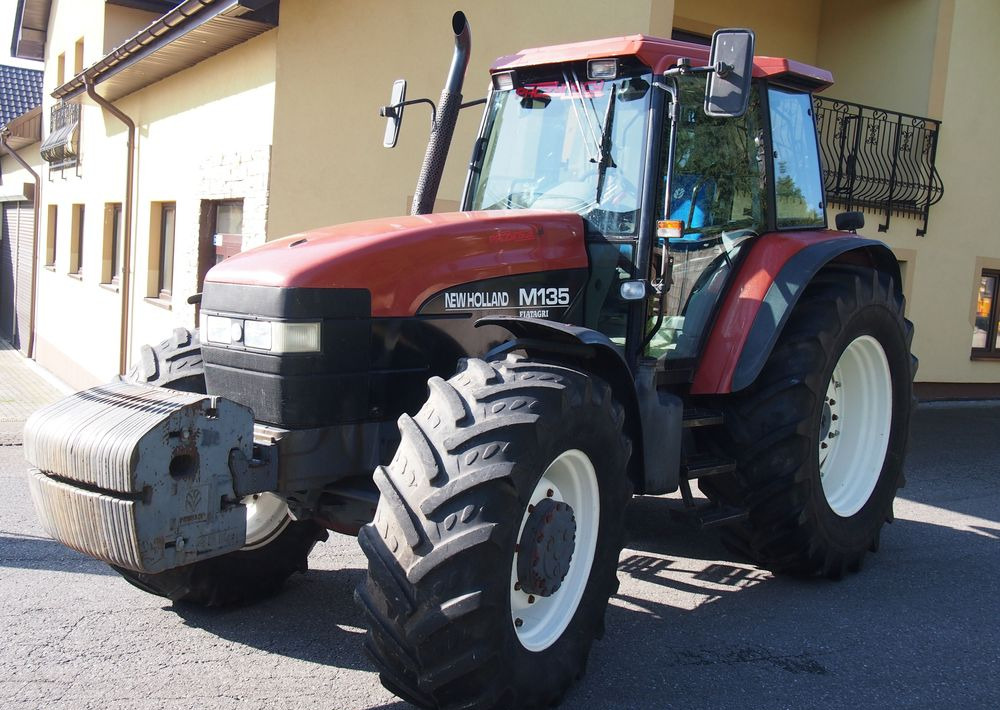 Ciągnik New Holland NH M 135 1998 NEW HOLLAND TM M135 - Трактор: снимка 2 Ciągnik New Holland NH M 135 1998 NEW HOLLAND TM M135 - Трактор: снимка 2