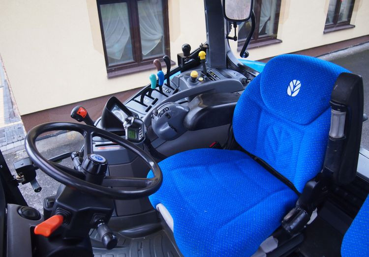 Трактор Ciągnik New Holland NH TS125A 6 cylindrów 2004 Ciągnik rolniczy New Holland TS125A: снимка 8 Трактор Ciągnik New Holland NH TS125A 6 cylindrów 2004 Ciągnik rolniczy New Holland TS125A: снимка 8