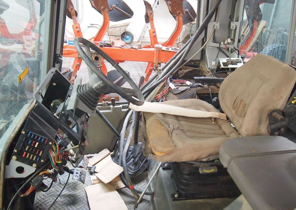 Części do Ciągnika Massey Ferguson MF 3050, 3060, 3070, 3080, 3090 Kabina do Massey Ferguson serii 30.. , 31.. , 36.. - Кабина за Селскостопанска техника: снимка 4 Części do Ciągnika Massey Ferguson MF 3050, 3060, 3070, 3080, 3090 Kabina do Massey Ferguson serii 30.. , 31.. , 36.. - Кабина за Селскостопанска техника: снимка 4