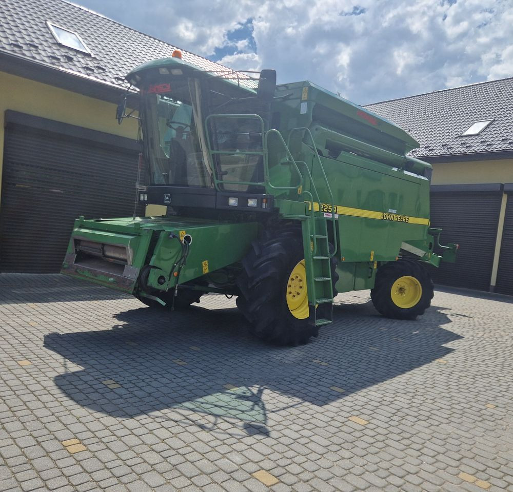 Kombajn zbożawy John deere 2254 2000 Kombajn John Deere JD - Зърнокомбайн: снимка 2 Kombajn zbożawy John deere 2254 2000 Kombajn John Deere JD - Зърнокомбайн: снимка 2