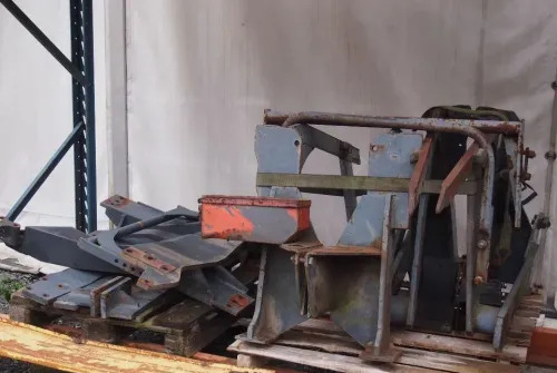 Ładowacz czołowy Tur do ciągnika MF NW JD CLAAS RENAULT - Челен товарач за трактор: снимка 2 Ładowacz czołowy Tur do ciągnika MF NW JD CLAAS RENAULT - Челен товарач за трактор: снимка 2