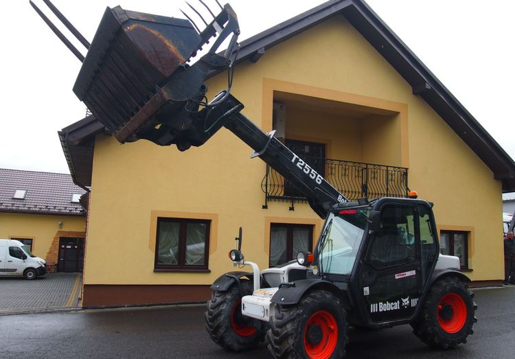 Ładowarka teleskopowa Bobcat T2556 2005 Ładowarka teleskopowa BOBCAT - Телескопичен товарач: снимка 1 Ładowarka teleskopowa Bobcat T2556 2005 Ładowarka teleskopowa BOBCAT - Телескопичен товарач: снимка 1