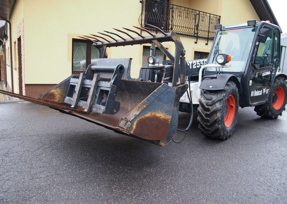 Ładowarka teleskopowa Bobcat T2556 2005 Ładowarka teleskopowa BOBCAT - Телескопичен товарач: снимка 3 Ładowarka teleskopowa Bobcat T2556 2005 Ładowarka teleskopowa BOBCAT - Телескопичен товарач: снимка 3