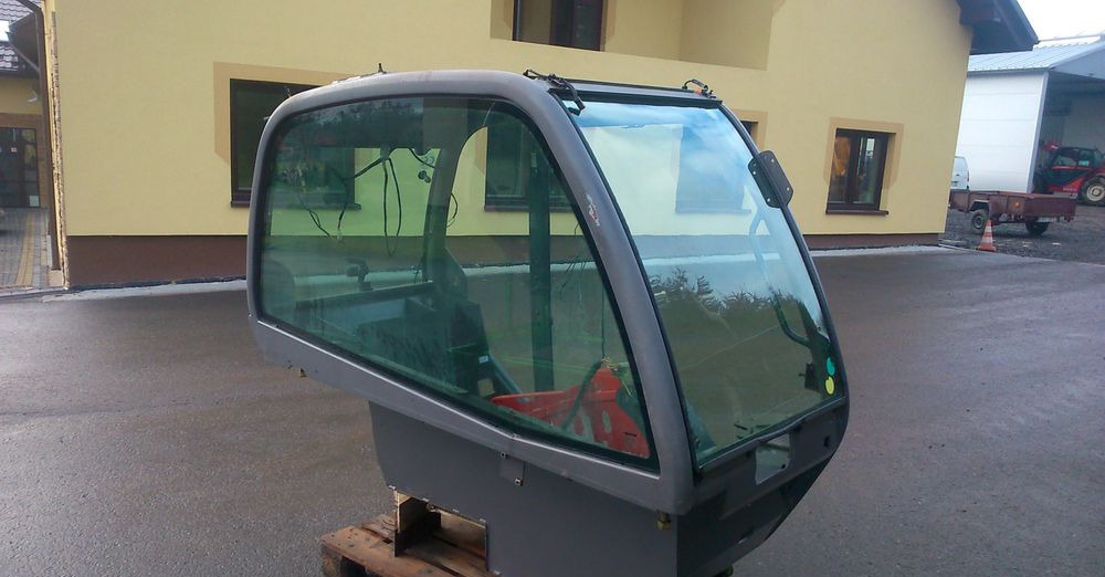 Ładowarka teleskopowa Manitou MT, MLT 2005 Kabina do Manitou - Кабина за Подемно-транспортна техника: снимка 3 Ładowarka teleskopowa Manitou MT, MLT 2005 Kabina do Manitou - Кабина за Подемно-транспортна техника: снимка 3