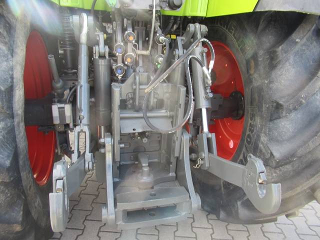Трактор Claas Arion 620: снимка 15