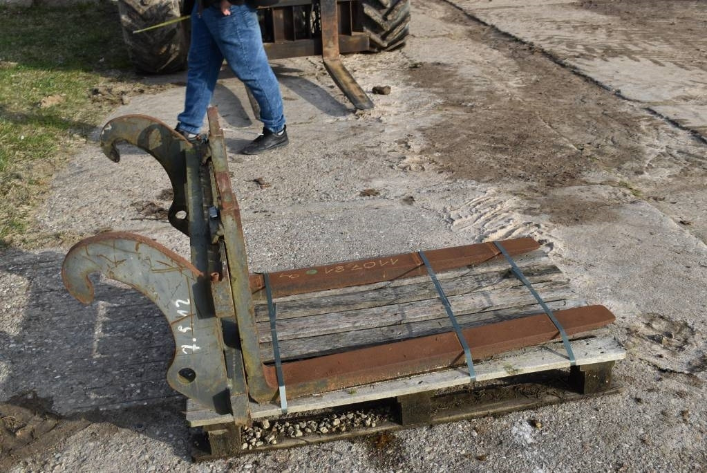 Вилици за Строителна техника Widły Do Ładowarki Volvo ,cat, case, kramer: снимка 9