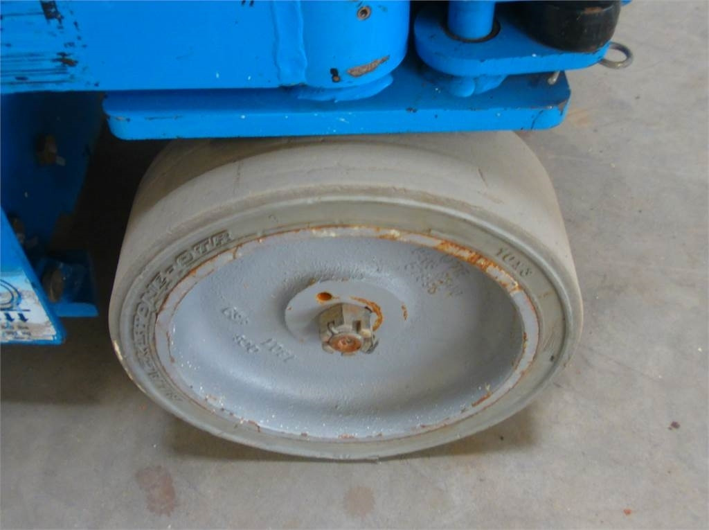 Genie GRC12 - Вертикална работна платформа: снимка 2 Genie GRC12 - Вертикална работна платформа: снимка 2