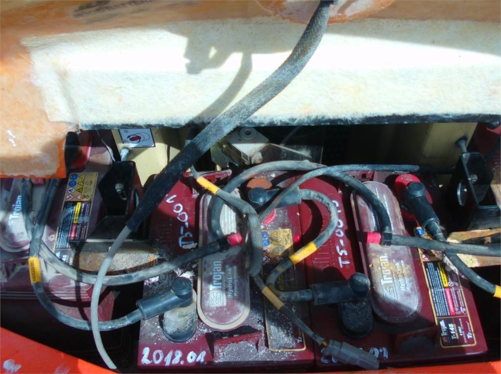 JLG Toucan 12E+ - Вертикална работна платформа: снимка 5 JLG Toucan 12E+ - Вертикална работна платформа: снимка 5