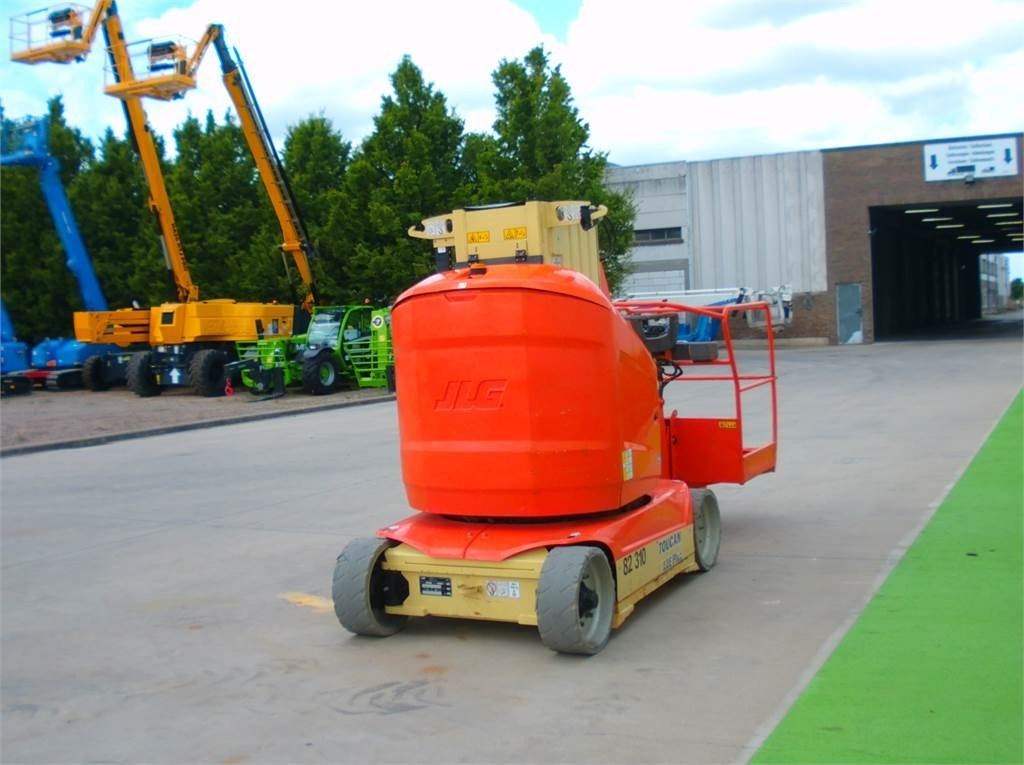 JLG Toucan 12E+ - Вертикална работна платформа: снимка 4 JLG Toucan 12E+ - Вертикална работна платформа: снимка 4