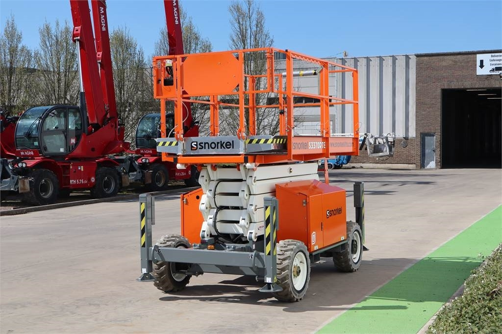 Snorkel S3370RTE - Ножична работна платформа: снимка 4 Snorkel S3370RTE - Ножична работна платформа: снимка 4