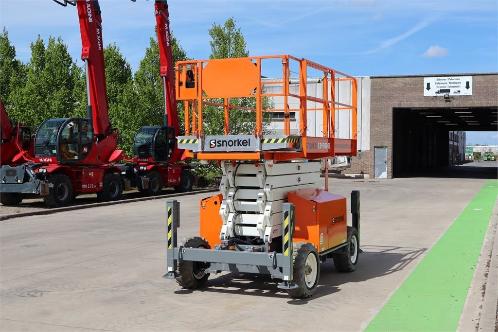 Snorkel S3970RTE - Ножична работна платформа: снимка 4 Snorkel S3970RTE - Ножична работна платформа: снимка 4
