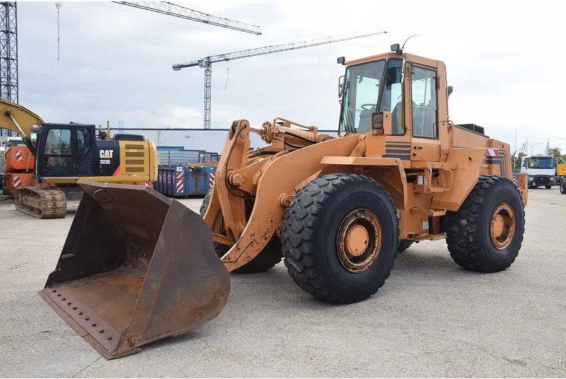 Case 821B - Колесен товарач: снимка 3 Case 821B - Колесен товарач: снимка 3