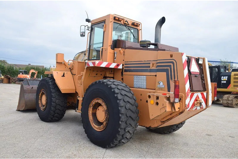 Case 821B - Колесен товарач: снимка 2 Case 821B - Колесен товарач: снимка 2