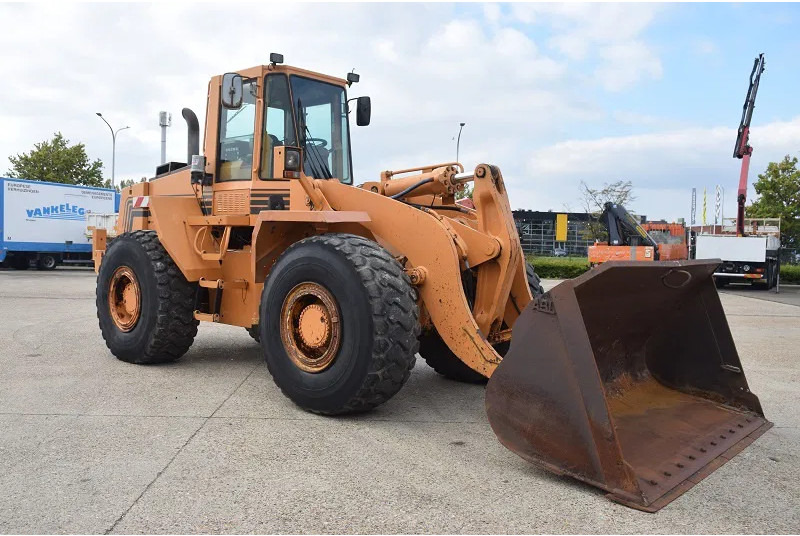 Case 821B - Колесен товарач: снимка 5 Case 821B - Колесен товарач: снимка 5