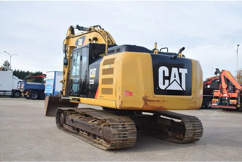 Caterpillar 323E-stock id2 - Верижен багер: снимка 2 Caterpillar 323E-stock id2 - Верижен багер: снимка 2