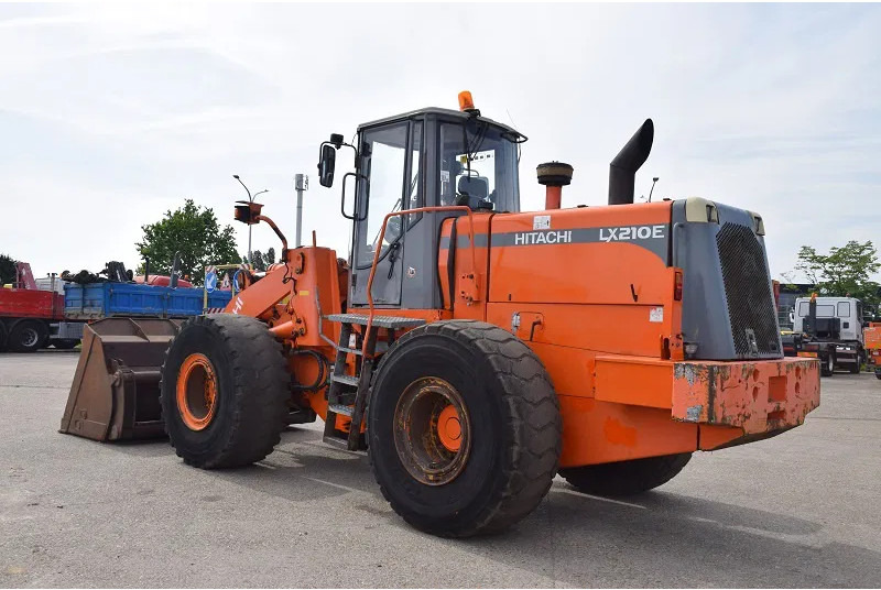 Hitachi LX 210E- stock id 59 - Колесен товарач: снимка 3 Hitachi LX 210E- stock id 59 - Колесен товарач: снимка 3