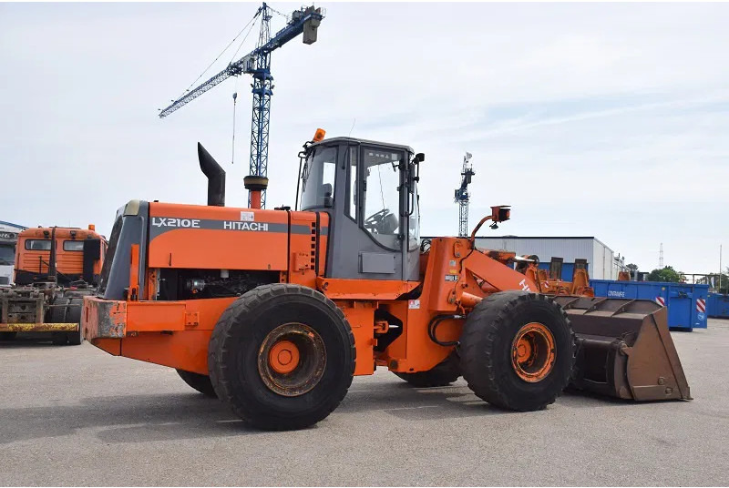 Hitachi LX 210E- stock id 59 - Колесен товарач: снимка 5 Hitachi LX 210E- stock id 59 - Колесен товарач: снимка 5