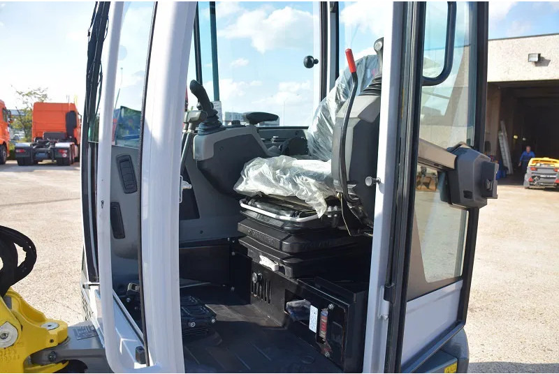 WACKER NEUSON Neuson Wacker 4 TON EZ36 -stock id104 - Мини багер: снимка 5 WACKER NEUSON Neuson Wacker 4 TON EZ36 -stock id104 - Мини багер: снимка 5