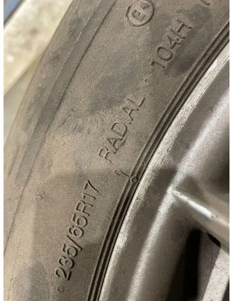 Continental Continental banden met velgen 235/65 R17 - Гуми и джанти за Лек автомобил: снимка 4 Continental Continental banden met velgen 235/65 R17 - Гуми и джанти за Лек автомобил: снимка 4