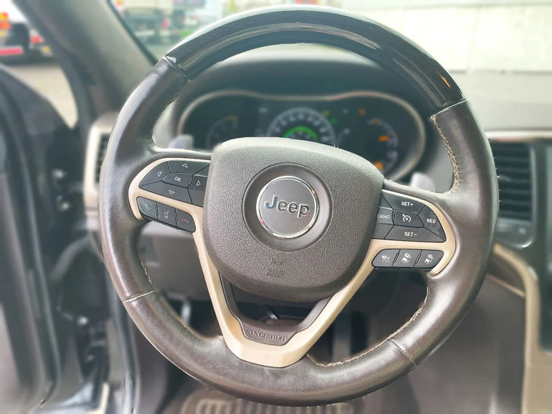 Jeep Grand Cherokee Jeep Grand Cherokee *Export*AHK 2,9t*zetelverw. voor-achter*elektr. zetels*adaptive cruise control - Джип: снимка 5 Jeep Grand Cherokee Jeep Grand Cherokee *Export*AHK 2,9t*zetelverw. voor-achter*elektr. zetels*adaptive cruise control - Джип: снимка 5