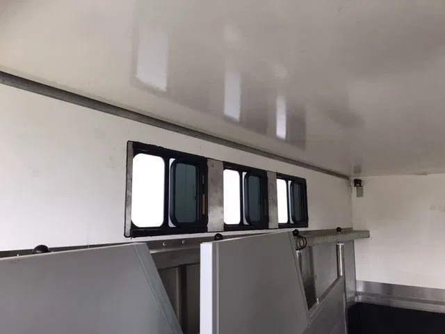 Камион за коне Mercedes-Benz Atego 1018 *Cruise control*Airco*Achteruitrijcamera*elektrische ruiten: снимка 8 Камион за коне Mercedes-Benz Atego 1018 *Cruise control*Airco*Achteruitrijcamera*elektrische ruiten: снимка 8