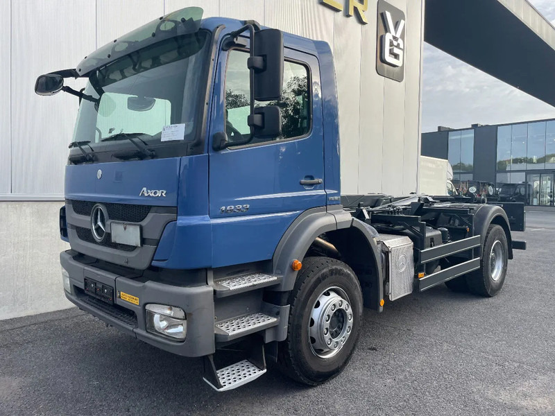 Mercedes-Benz Axor 1833 *cruise control*bluetooth*airconditioning*differentieelslot - Мултилифт с кука камион: снимка 2 Mercedes-Benz Axor 1833 *cruise control*bluetooth*airconditioning*differentieelslot - Мултилифт с кука камион: снимка 2