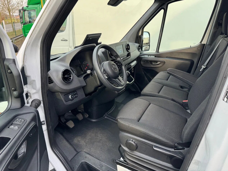 Mercedes-Benz Sprinter 315 L3H2*360°Camera*parktronic*cruise control*zetelverwarming* - Товарен бус: снимка 3 Mercedes-Benz Sprinter 315 L3H2*360°Camera*parktronic*cruise control*zetelverwarming* - Товарен бус: снимка 3