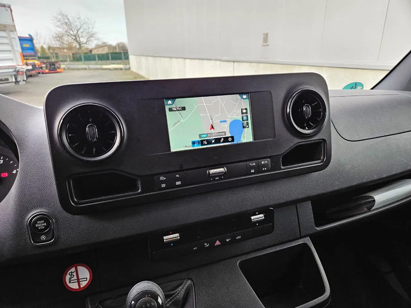 Mercedes-Benz Sprinter 317 CDI*L2H2*360°CAMERA*TEMPOMAT*NAVIGATIE*STOELVERWARMING* - Товарен бус: снимка 5 Mercedes-Benz Sprinter 317 CDI*L2H2*360°CAMERA*TEMPOMAT*NAVIGATIE*STOELVERWARMING* - Товарен бус: снимка 5