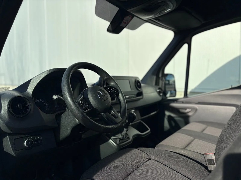 Mercedes-Benz Sprinter 317 L2H2*360°Camera*Airco*Navigatie*Zetelverwarming - Товарен бус: снимка 4 Mercedes-Benz Sprinter 317 L2H2*360°Camera*Airco*Navigatie*Zetelverwarming - Товарен бус: снимка 4