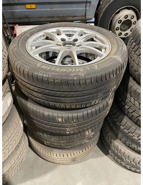 Michelin *205/55 R16 - Гуми и джанти за Лек автомобил: снимка 1 Michelin *205/55 R16 - Гуми и джанти за Лек автомобил: снимка 1