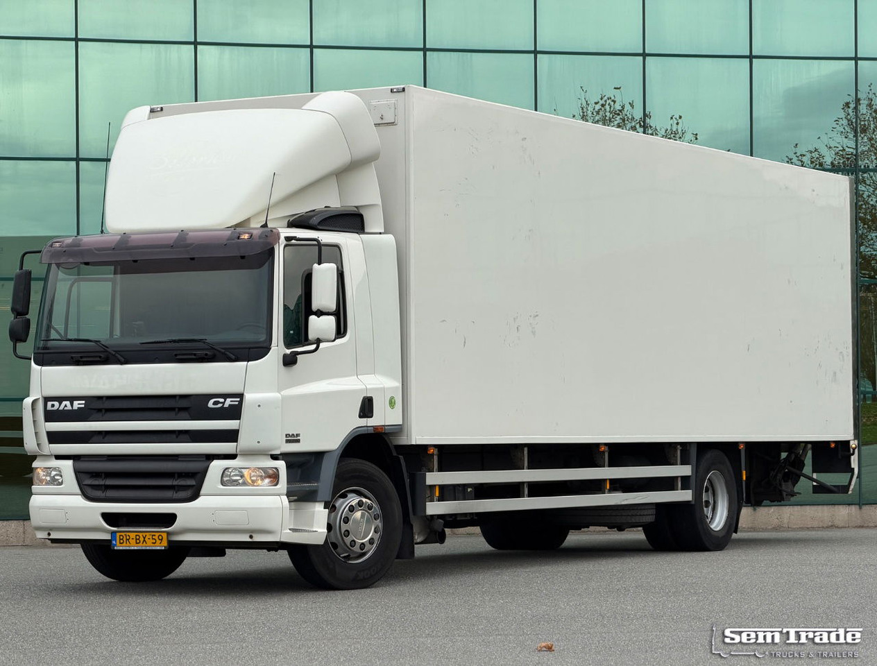 DAF CF 75.250 Euro 3 Manual Gearbox VAN Beurden Isolated BOX Tail Lift Super Condition NL-Truck - Камион фургон: снимка 1 DAF CF 75.250 Euro 3 Manual Gearbox VAN Beurden Isolated BOX Tail Lift Super Condition NL-Truck - Камион фургон: снимка 1
