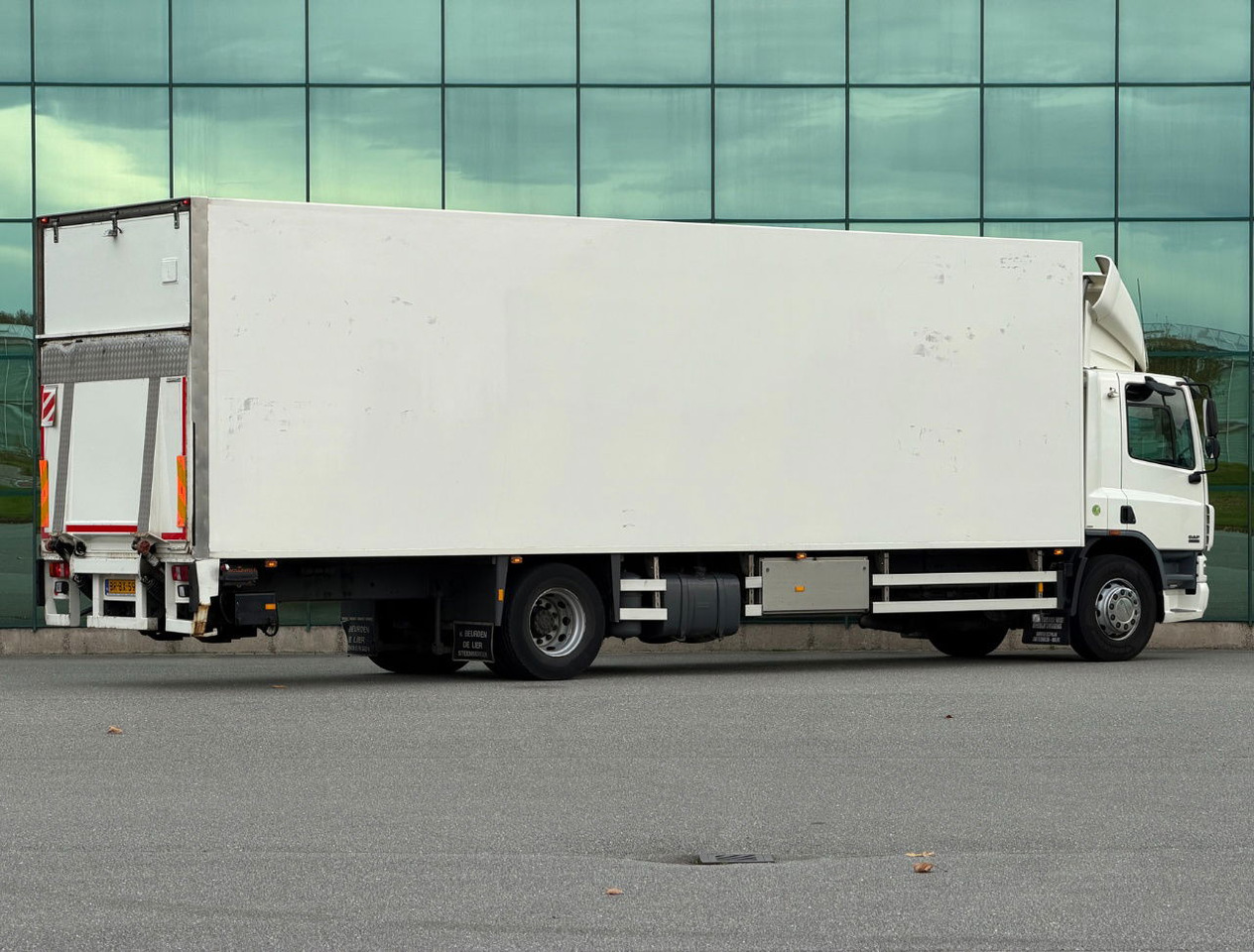DAF CF 75.250 Euro 3 Manual Gearbox VAN Beurden Isolated BOX Tail Lift Super Condition NL-Truck - Камион фургон: снимка 4 DAF CF 75.250 Euro 3 Manual Gearbox VAN Beurden Isolated BOX Tail Lift Super Condition NL-Truck - Камион фургон: снимка 4