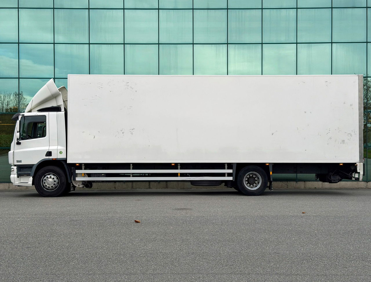 DAF CF 75.250 Euro 3 Manual Gearbox VAN Beurden Isolated BOX Tail Lift Super Condition NL-Truck - Камион фургон: снимка 2 DAF CF 75.250 Euro 3 Manual Gearbox VAN Beurden Isolated BOX Tail Lift Super Condition NL-Truck - Камион фургон: снимка 2