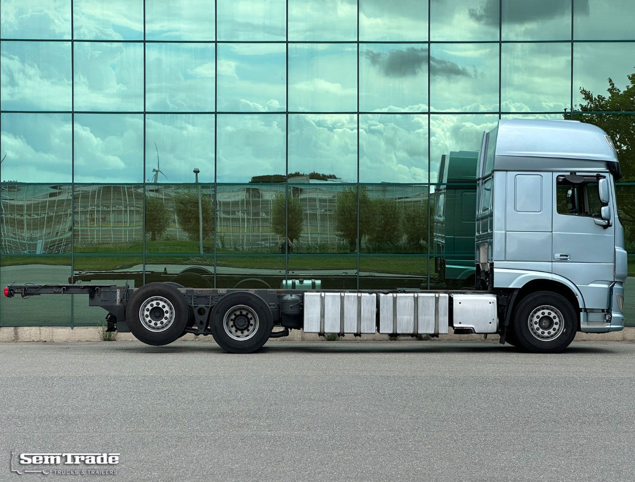 DAF XF 480 FAR SSC Euro 6 978.000 KM Park Airco 2X Tanks TOP Condition - Шаси кабина: снимка 5 DAF XF 480 FAR SSC Euro 6 978.000 KM Park Airco 2X Tanks TOP Condition - Шаси кабина: снимка 5