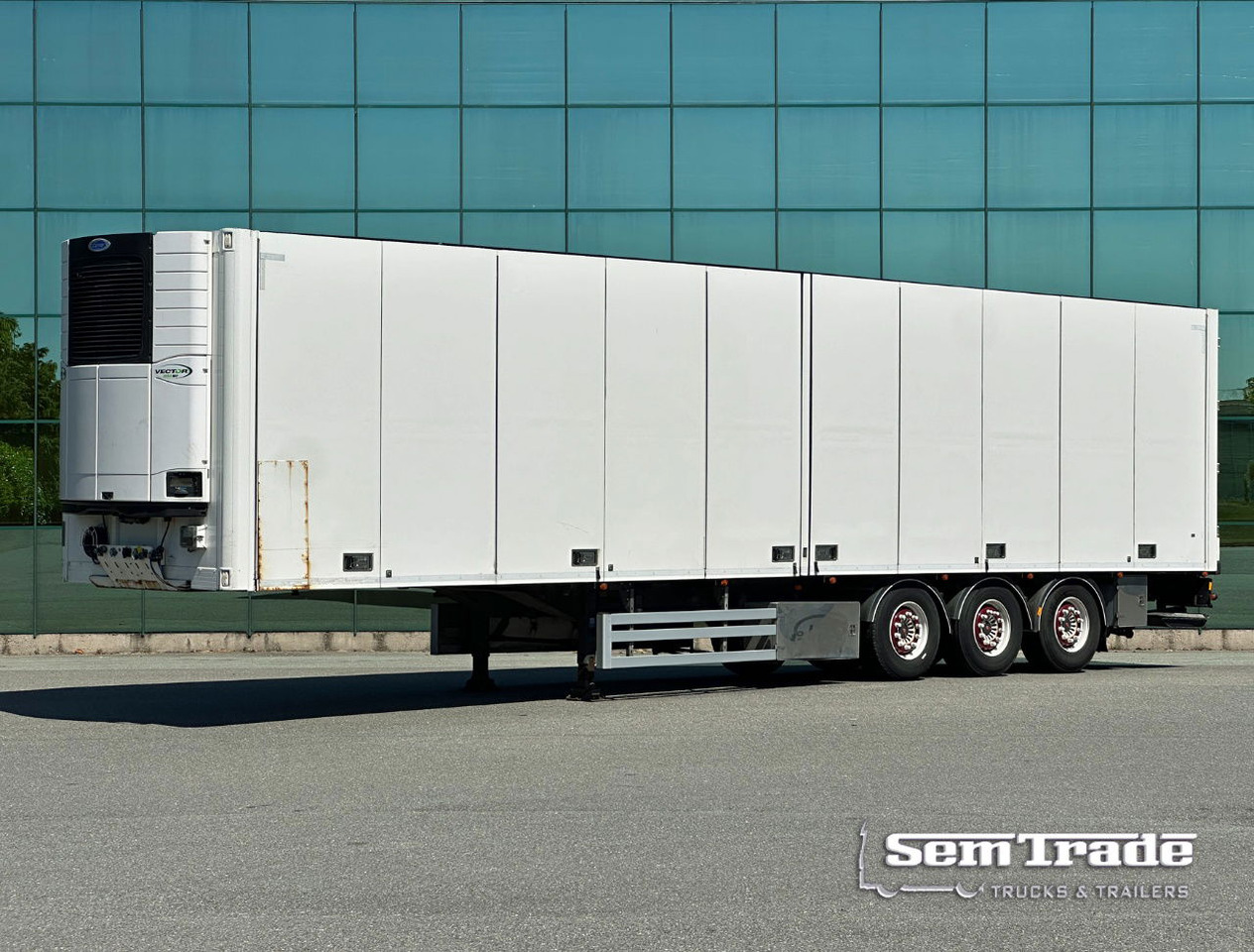 Ekeri 3-AS Multi Temp 1335 x 250 x 271 CM Inside Tail Lift - Рефрижератор полуремарке: снимка 1 Ekeri 3-AS Multi Temp 1335 x 250 x 271 CM Inside Tail Lift - Рефрижератор полуремарке: снимка 1