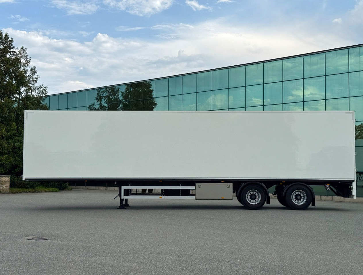 FAG 2 AS Burgers BAK Geisoleerd Gegalvaniseerd Chassis ZO Goed ALS Nieuw Direct Leverbaar 1325 x 244 x 267 CM Inwendig - Затворена каросерия полуремарке: снимка 2 FAG 2 AS Burgers BAK Geisoleerd Gegalvaniseerd Chassis ZO Goed ALS Nieuw Direct Leverbaar 1325 x 244 x 267 CM Inwendig - Затворена каросерия полуремарке: снимка 2