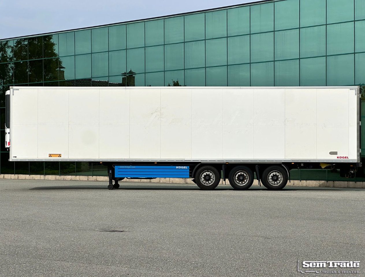 Kögel S24-4 Thermo King SLXi 300 Lift Axle 1340x250x270 CM Inside Super Condition - Рефрижератор полуремарке: снимка 2 Kögel S24-4 Thermo King SLXi 300 Lift Axle 1340x250x270 CM Inside Super Condition - Рефрижератор полуремарке: снимка 2