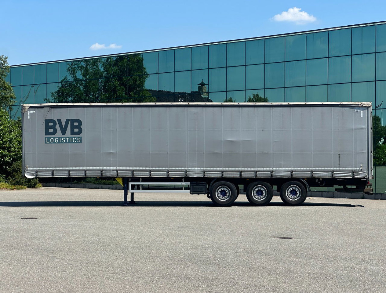 Kögel SN24 Edscha SAF Axles Disc Brakes Lift Axle TOP Condition NL Trailer - Брезентово полуремарке: снимка 2 Kögel SN24 Edscha SAF Axles Disc Brakes Lift Axle TOP Condition NL Trailer - Брезентово полуремарке: снимка 2