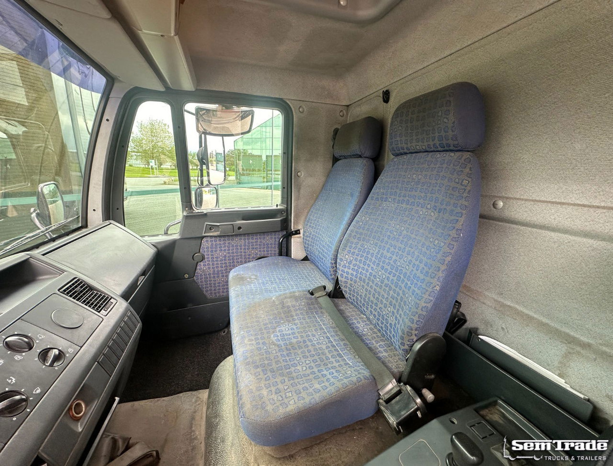Камион фургон MAN LE 220C Euro 3 Isolated BOX + BOX Heater 740 x 240 x 295 CM Inside Holland Truck: снимка 8