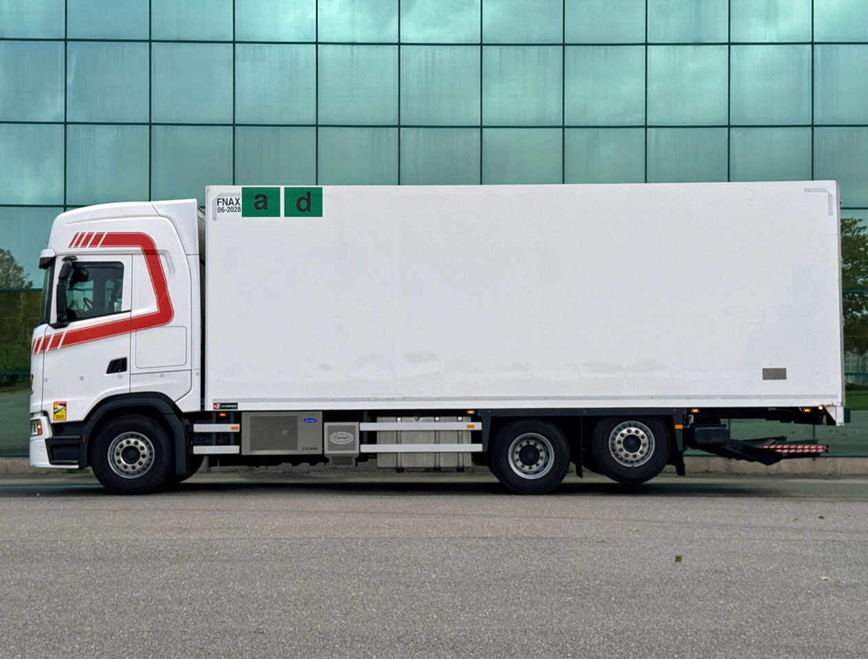 Scania S500 6X2 Retarder 815 x 250 x 275 CM Inside TOP Condition Holland Truck - Рефрижератор камион: снимка 2 Scania S500 6X2 Retarder 815 x 250 x 275 CM Inside TOP Condition Holland Truck - Рефрижератор камион: снимка 2