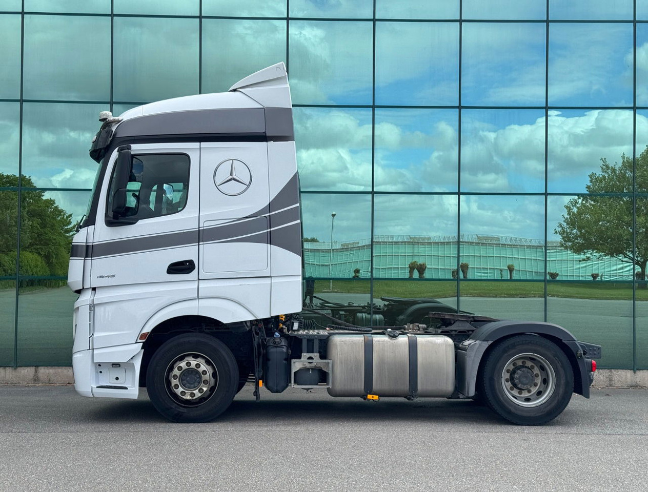 Mercedes-Benz Actros 1945 382.000 KM NEW TUV APK PTO + Hydraulics TOP Condition - Влекач: снимка 2 Mercedes-Benz Actros 1945 382.000 KM NEW TUV APK PTO + Hydraulics TOP Condition - Влекач: снимка 2