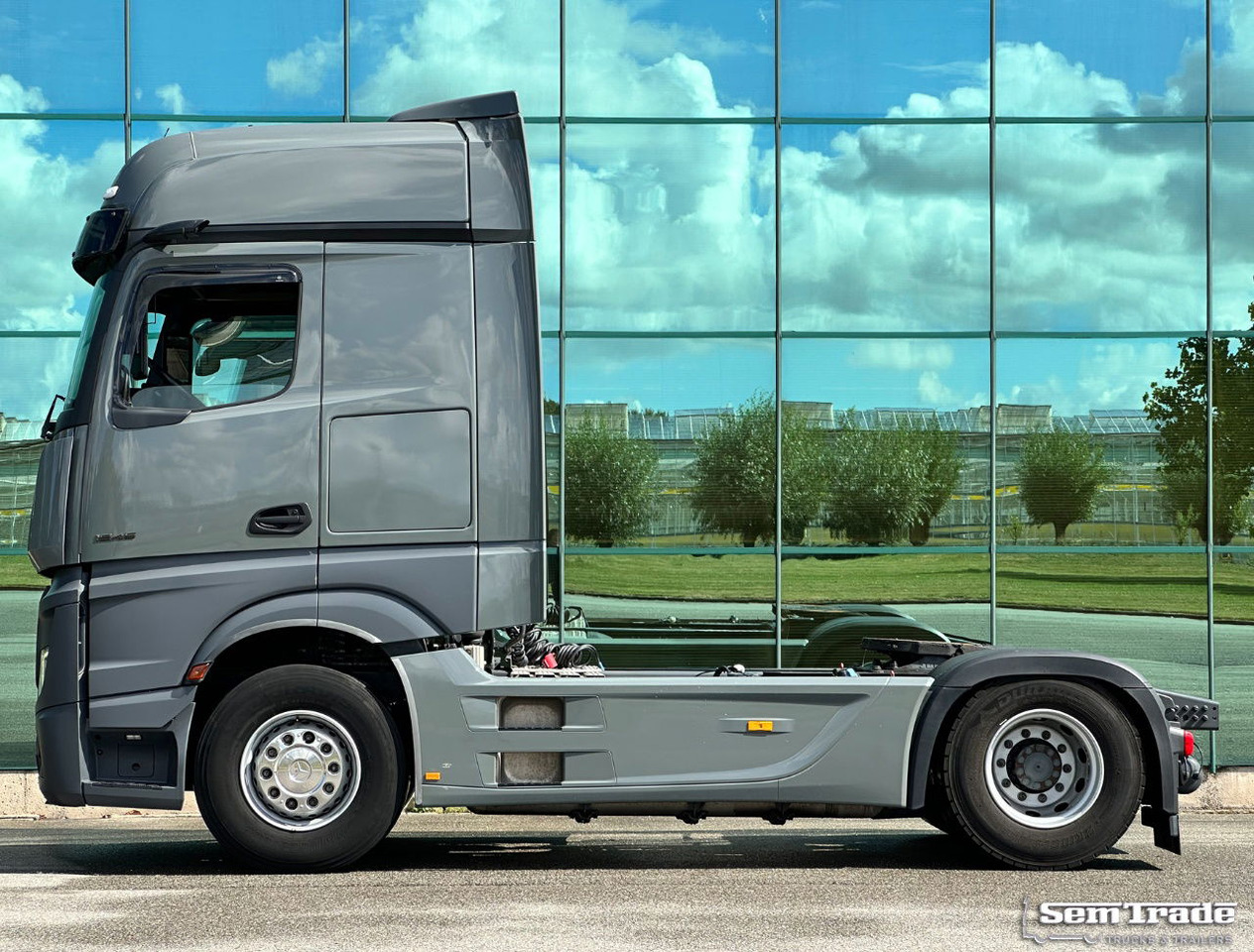 Mercedes-Benz Actros 1945 Euro 6 Only 214.000 KM Cameras NEW Condition NL-Truck - Влекач: снимка 2 Mercedes-Benz Actros 1945 Euro 6 Only 214.000 KM Cameras NEW Condition NL-Truck - Влекач: снимка 2