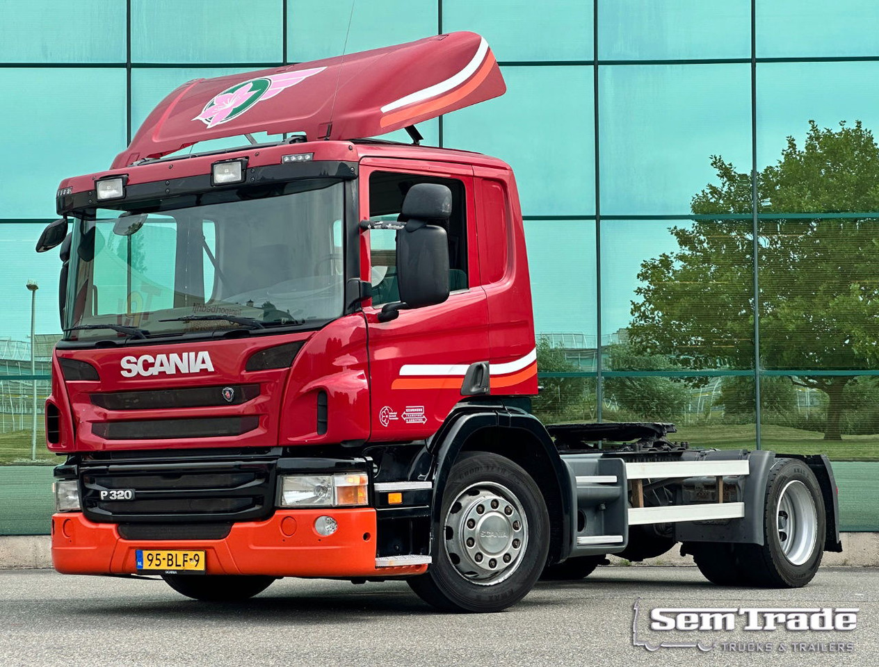 Влекач Scania P320 Euro 5 Full AIR DAY CAB LOW Deck 615.000 KM Holland Truck: снимка 1