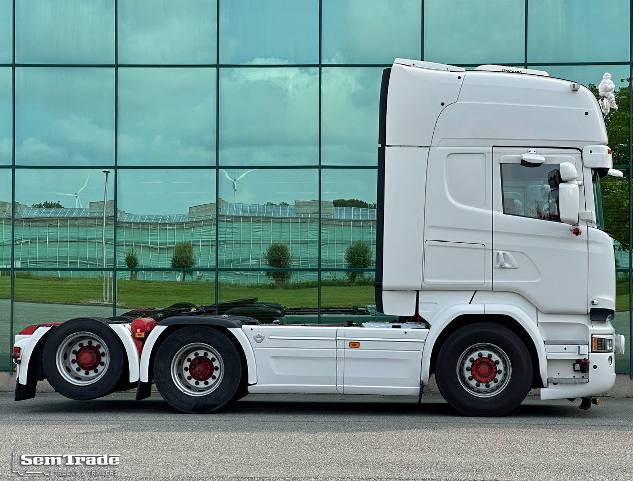 Scania R580 V8 Euro 6 Retarder Full Options Special Interior Super Condition - Влекач: снимка 5 Scania R580 V8 Euro 6 Retarder Full Options Special Interior Super Condition - Влекач: снимка 5